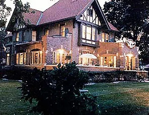 The Mansion 2* West Dundee